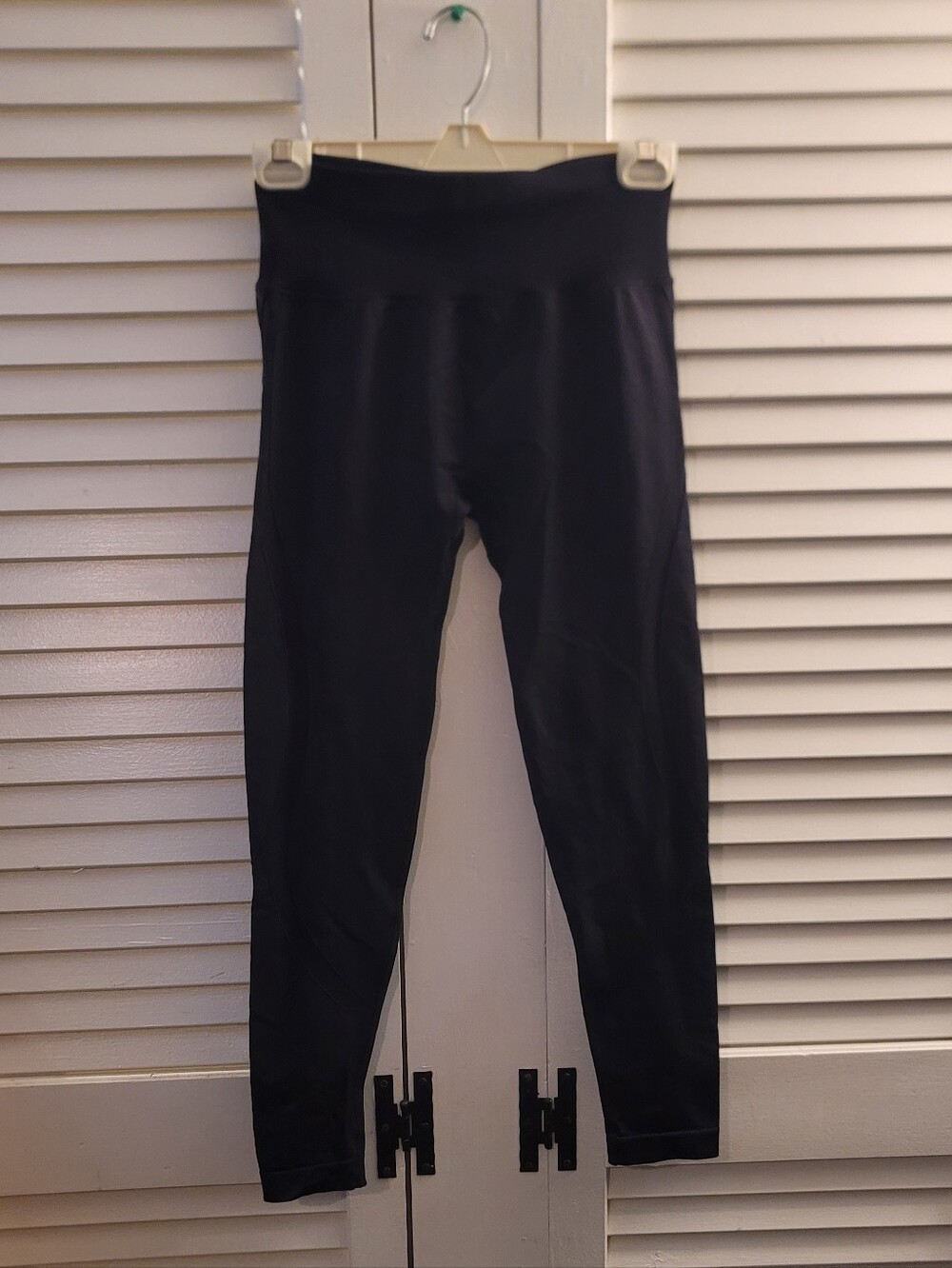 NWOT. WOMEN'S RUCHED LEGGINGS